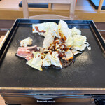 海山食堂 - キャベツもたっぷり付いてるよ