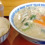 Mukai - スタミナホワイトラーメン（塩ミルク味）、ライス（中）