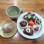 CAFE DE HAZERU - スープとパンセット
