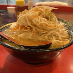 家系総本山 吉村家 - 中盛チャーシューもやしくずれ玉子野菜畑