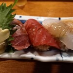 Sakae Sushi - 中トロ、赤身、鯛