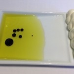 ブラン ルージュ - オリーブとホイップバター添え