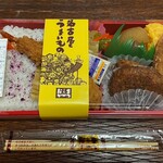 お惣菜のまつおか - 料理写真:名古屋うまいもの三昧弁当 1296円