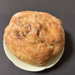 UTSUBO BAKERY PANENA - 手ごねのくるみパン(360円)。焦がしバターのコクと、良い香り
