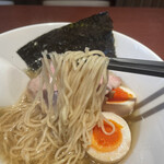 酒肴場 屯 - 全粒粉入りの細麺はしなやかな喉ごし