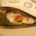 前菜１（パースニップ（白にんじん）ムース、季節の貝、貝のジュレ　ハーモニー）