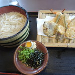 かまはち - 【天婦羅釜揚げうどん＠８００円】　釜揚げはいいですね～♪　麺はモチモチしています。