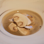 銀座 フレンチ Sublime Premium - ランチコース 6820円 の発酵マッシュルームスープ