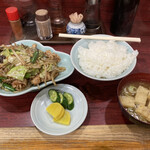 園春 - 肉野菜炒め定食