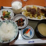 HATSUMOMIJI - くじら竜田揚げ定食とラッシー