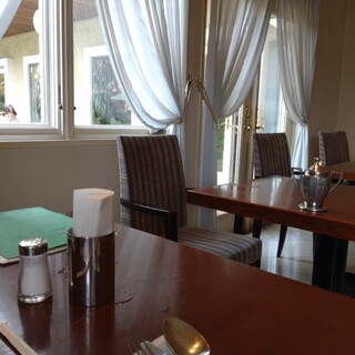 サロン・ド・カフェ よしだ_2