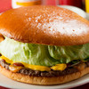 MKYアメリカンレストラン＆バー - 料理写真:がっつり食べたい、ビッグサイズな『チーズバーガー』 十勝牛100％！　つなぎなしのパティはお肉の味がしっかり感じられる本格派。