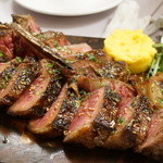 アンティカ オステリア カルネヤ - 【2013.8.29】アンガスTボーンロースト（カット後）