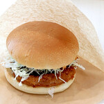 淡路島南パーキングエリア（上り）フードコート - 淡路玉ねぎミンチカツバーガー（デミグラスソース）