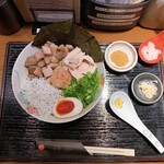 神楽 海老で鯛を釣る麺堂 - 