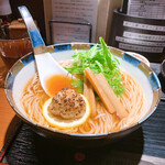 神楽 海老で鯛を釣る麺堂 - 