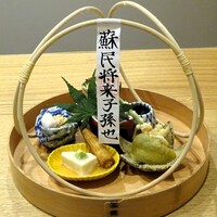 日本料理 e. - 組肴：フォアグラ茶碗蒸しもろこし餡、鯛白子卵、モロヘイヤお浸し、揚げヤングコーン、胡麻豆腐、谷中生姜海老巻き、焼き茄子、白だつ（ずいき）の葛煮