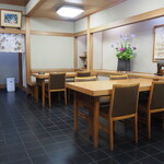 菊水 - 店内（テーブル席）