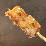 炭焼 おかげさん - 高坂鶏皮付きせせり