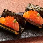Salmon spilled salmon roe Sushi