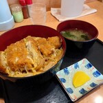 ドライブイン松の味 - 料理写真:カツ丼 900円(税込)。