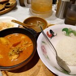 シンガポール 海南鶏飯 - シンガポールチキンカレー飯