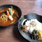 Soup curry EsoLa - 蘇生スープ+ヤサイ野菜カリー+小辛+小ライス