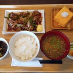 KOMEYA - 牛スタミナ定食　出汁巻きハーフトッピング