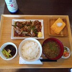 KOMEYA - 牛スタミナ定食　出汁巻きハーフトッピング