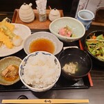 Umaimono Ari Koutarou - 天ぷら盛り合わせとネギトロ定食1100円