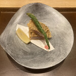 くずし 之助 - 舞阪産首折れ鯵のおかき揚げ　山椒塩