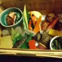 大津魚忠 - 竹籠弁当スタイル　赤蒟蒻　湖魚佃煮
