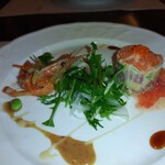 志喜亭 - マグロとアボガドとサーモンのセルクル仕立て　甘エビのエスカベッシュ　マグロとサーモン、アボガドと組み合わさって美味しかったほのかにわさびが
