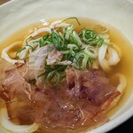 うどん鈴木鰹節店 - 澄んだ鰹出汁のオツユ。花かつおに青葱。