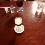 シティーライト - 琥珀の女王、奥は母親のアイスコーヒー。