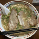 しゅうちゃんラーメン - 大盛りラーメンネギ増し