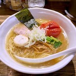 RAMEN CiQUE - 塩ラーメン、焼きトマトトッピング。ランチは大盛りサービス。¥920、¥160。
