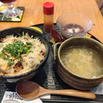 万丸 - 肉味噌チーズ丼