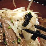 肉処　真源 - 肉汁が染みたご飯の上に海苔が