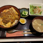 とり囲 - チキンカツの玉子とじ丼980円