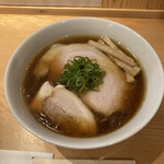 Menya Riki - 綺麗なスープですね、チャーシューで隠れて麺が見えない！