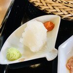 鹿落堂 - 薬味は　わさび・大根おろし・かんずり