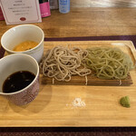 グリチネ - 福井県の二八蕎麦とバジル蕎麦　2種のつゆ
