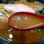 ラーメン 杉田家 - 鶏油の少ないスープ