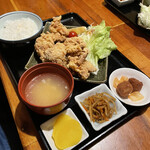 三五食堂 - 料理写真:唐揚げ定食（900円）