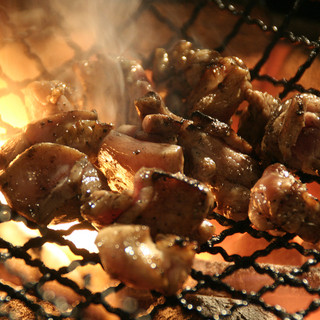 炭火で一気に焼き上げる！じとっこの篭焼きがジューシー♪