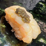 Sushi Kagura - ボタン海老の黄身ウニソース、千葉の陸キャビア乗せ