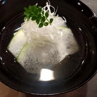 よし澤 - 椀（スズキ、枝豆しんじょ、冬瓜、白髪葱、木の芽）