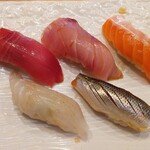 すし処 魚のへそ - ランチ握り10貫