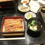 Unagi Narita Shinkawa - 梅(1尾)鰻重とお吸い物お新香